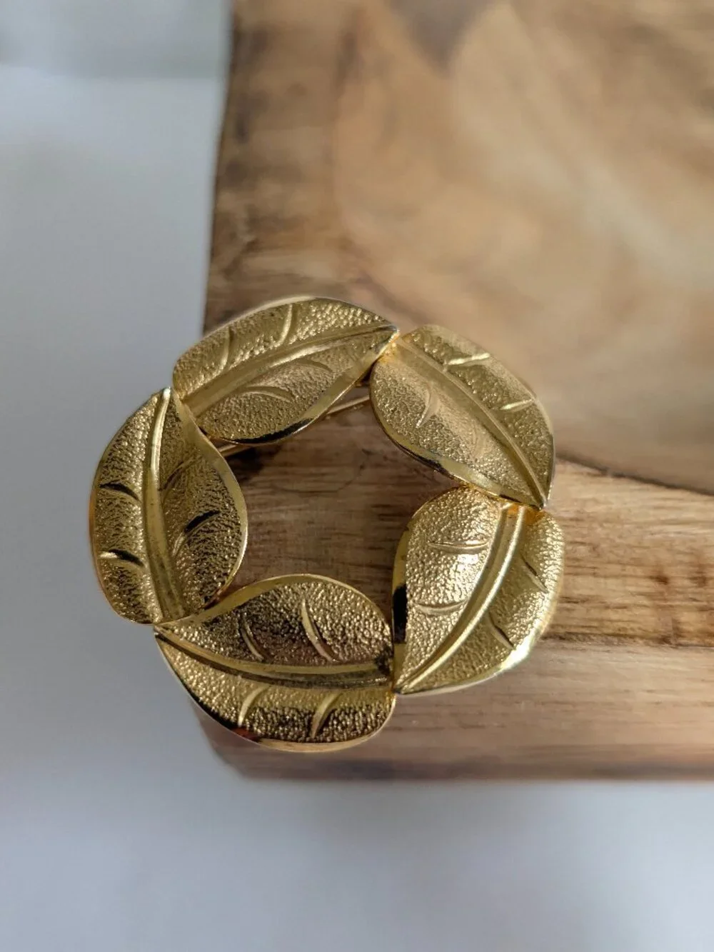 Vintage Gold Tone Leaf Ring Brooch Pin for Brooch Cluster